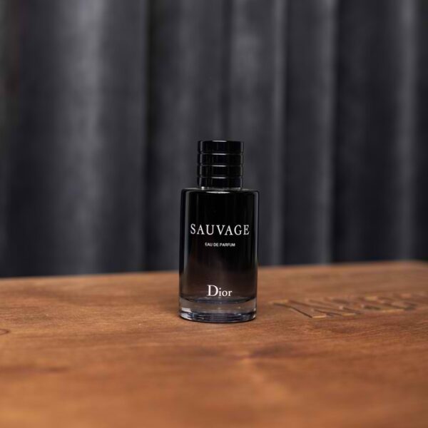 عطر مردانه Dior Sauvage Eau de Parfum:جسور،آروماتیک با رایحه اسطوخودوس